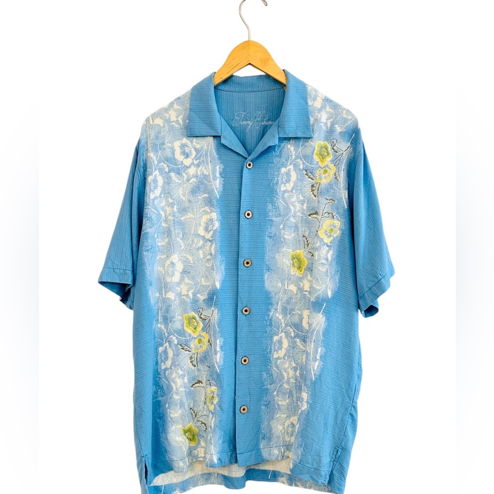 Tommy Bahama Blue Silk Camp Shirt with Floral Embroidery size Medium